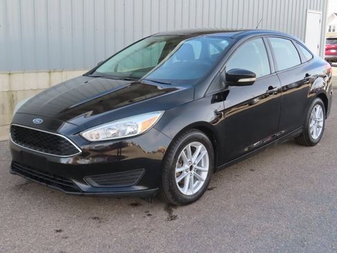 Used 2017 Ford Focus SE image 5