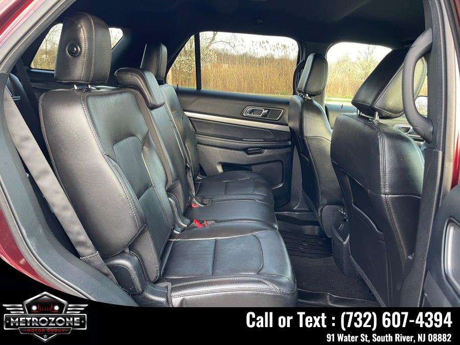 Used 2018 Ford Explorer XLT w/ Equipment Group 202A AWD/4WD image 28