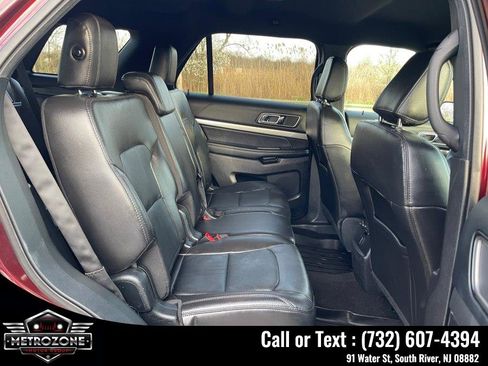 Used 2018 Ford Explorer XLT w/ Equipment Group 202A AWD/4WD image 28