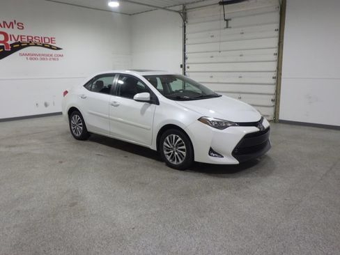 Used 2017 Toyota Corolla XLE w/ Carpet Mat Package (TMS) FWD image 5