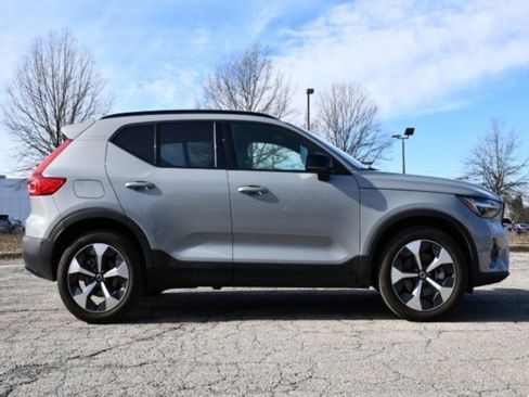 Certified 2025 Volvo XC40 B5 Plus image 8