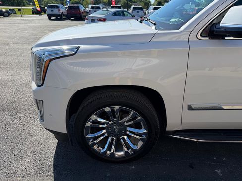 Used 2017 Cadillac Escalade Luxury w/ LPO, Radiant Package AWD/4WD image 11