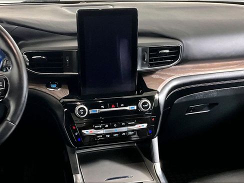 Used 2021 Ford Explorer Platinum w/ Equipment Group 601A image 6