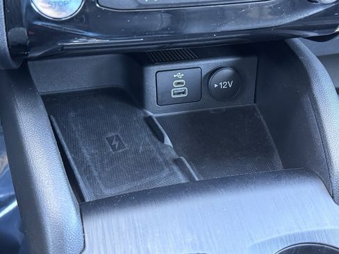 Used 2025 Ford Escape SE w/ PHEV Premium Package image 33