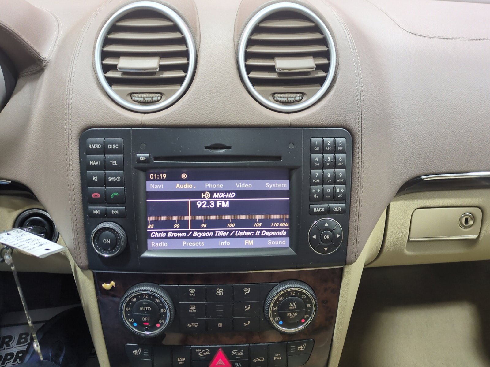 Used 2011 Mercedes-Benz GL 450 4MATIC image 25
