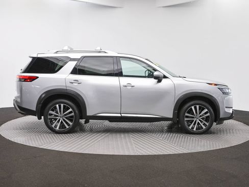 Used 2023 Nissan Pathfinder Platinum AWD/4WD image 4