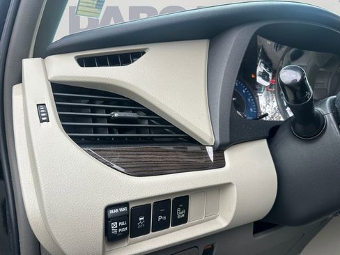 Used 2017 Toyota Sienna XLE w/ XLE Navigation Package image 13