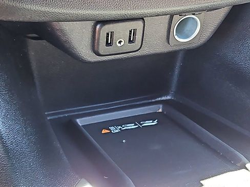 Certified 2023 Chevrolet Traverse LT FWD image 23