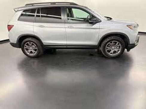 Used 2024 Honda Passport TrailSport image 5