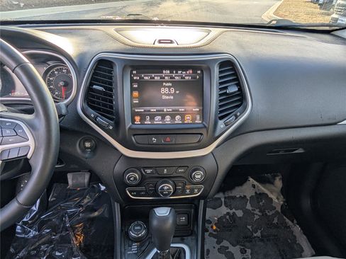 Used 2018 Jeep Cherokee Limited image 18
