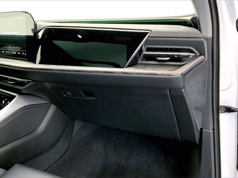 Certified 2025 Audi Q5 2.0T Premium Plus w/ Premium Plus image 16