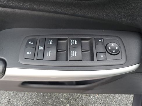 Certified 2022 Jeep Cherokee Latitude w/ Sun & Sound Group image 27