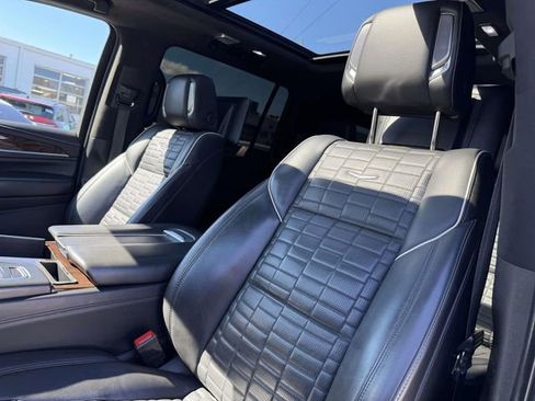 Used 2022 Cadillac Escalade ESV Sport Platinum image 10