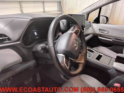 Used 2023 Toyota Sienna XLE w/ XLE Plus Package AWD/4WD image 11