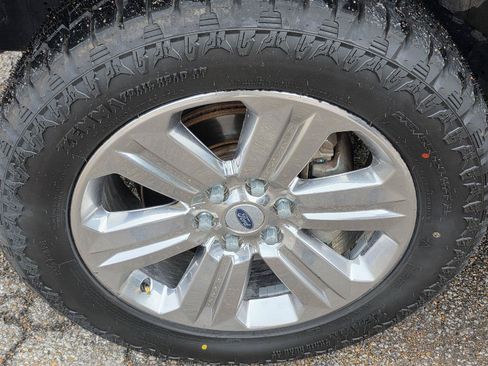 Used 2019 Ford F150 Lariat w/ Equipment Group 502A Luxury AWD/4WD image 54