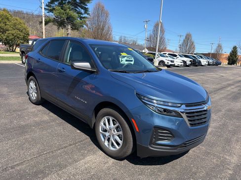 Used 2024 Chevrolet Equinox LS w/ LS Convenience Package image 7