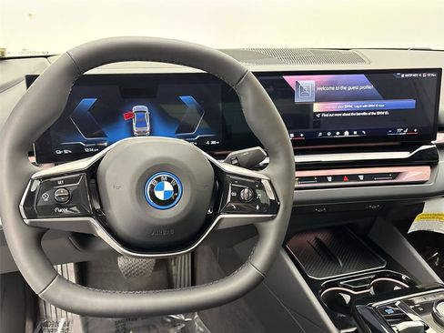 Used 2024 BMW i5 eDrive40i w/ Premium Package image 22