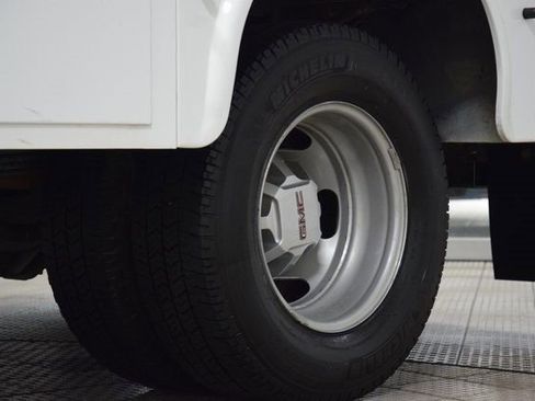 Used 2024 GMC Sierra 3500 Pro w/ Convenience Package image 18