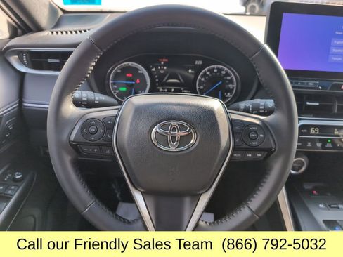 Used 2023 Toyota Venza Nightshade image 17