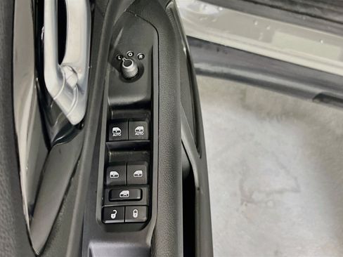 Used 2023 Jeep Compass Latitude w/ Convenience Group AWD/4WD image 17