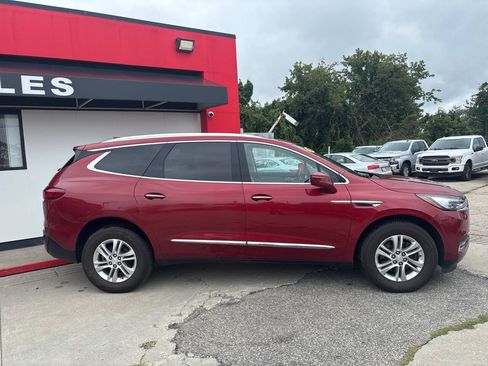 Used 2019 Buick Enclave Essence AWD/4WD image 2