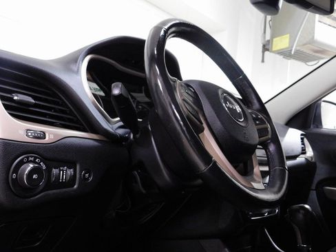 Used 2017 Jeep Cherokee Latitude w/ Comfort & Convenience Group image 29