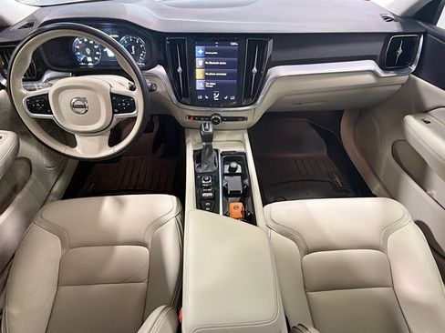 Used 2020 Volvo V60 T5 Cross Country image 16