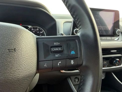 Used 2025 Nissan Rogue SV FWD image 17