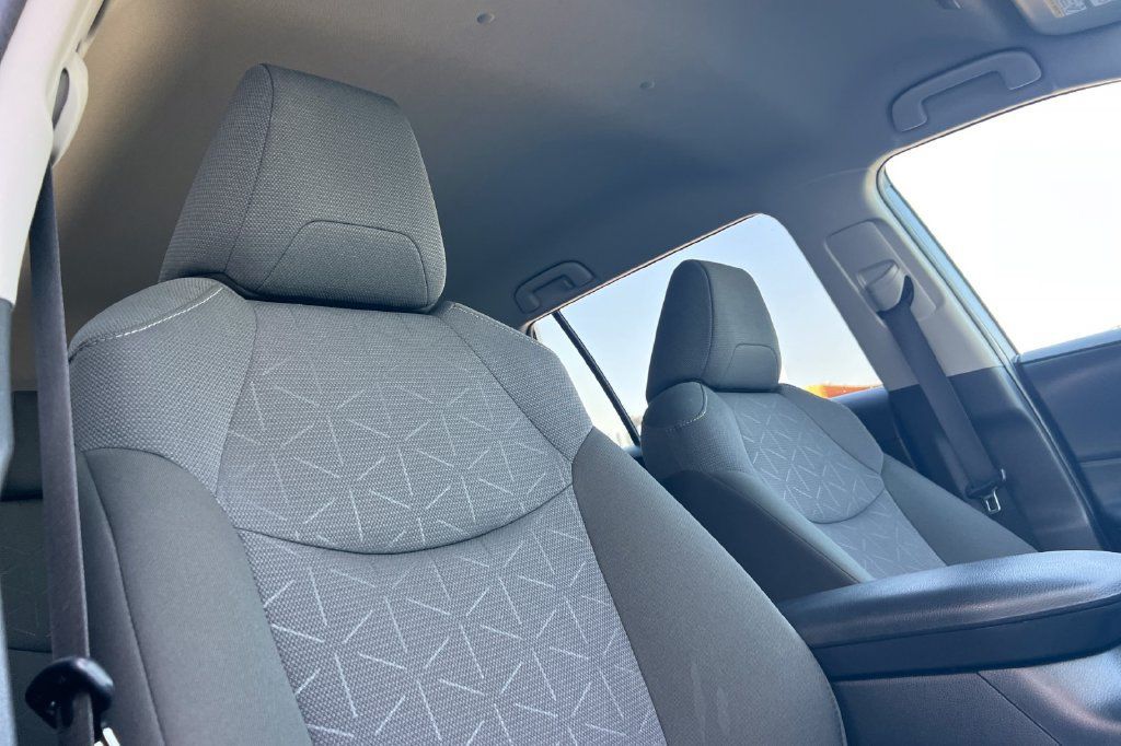 Certified 2025 Toyota RAV4 XLE AWD/4WD image 20
