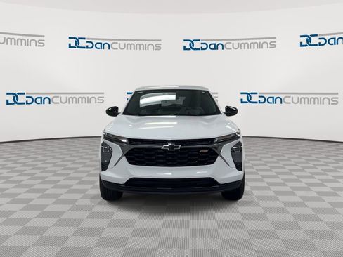 Used 2024 Chevrolet Trax RS w/ Driver Confidence Package FWD image 3
