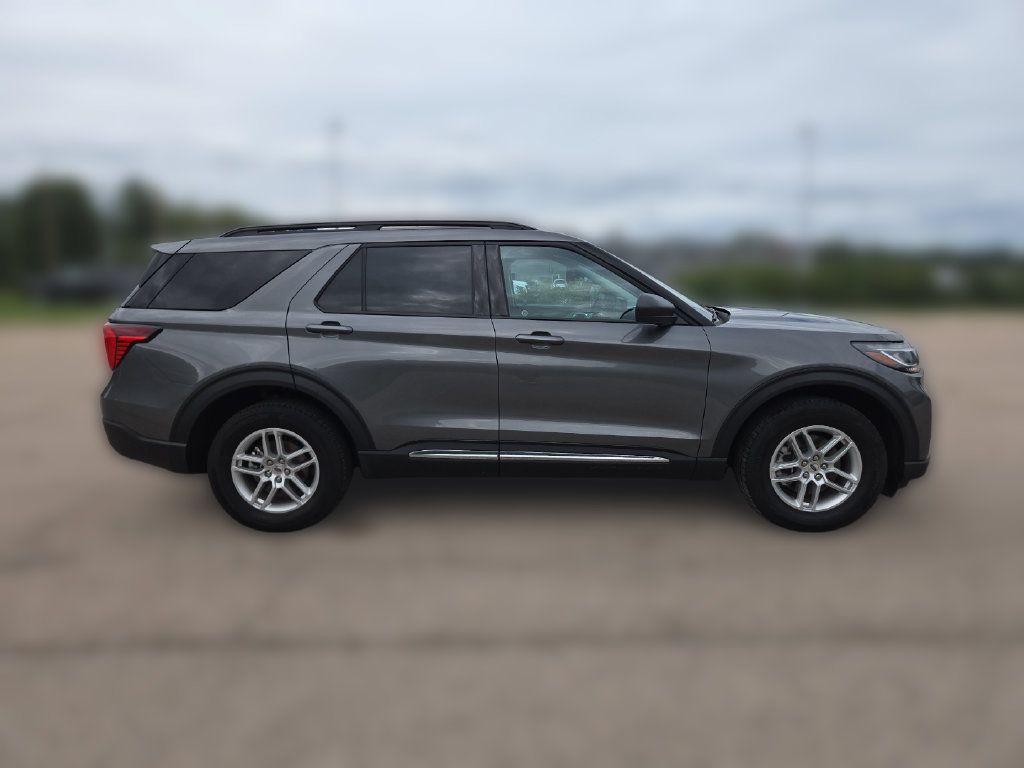 Used 2025 Ford Explorer Active AWD/4WD image 6