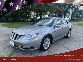 Used 2014 Chrysler 200 Limited image 1