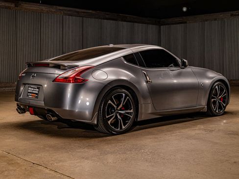 Used 2018 Nissan 370Z Coupe RWD image 9