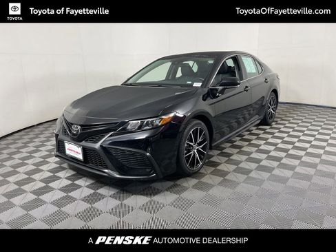 Used 2024 Toyota Camry SE image 1