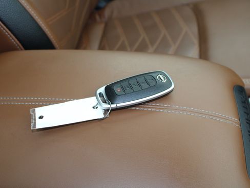 Used 2024 Nissan Pathfinder Platinum AWD/4WD image 12
