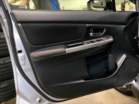 Used 2017 Subaru Crosstrek 2.0i Premium image 21