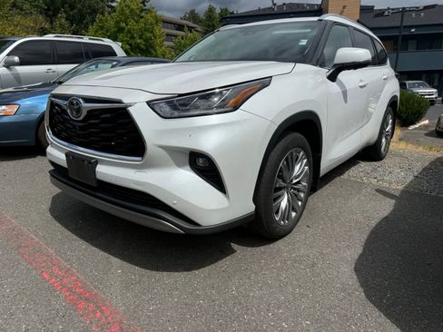 Used 2024 Toyota Highlander Platinum AWD/4WD image 1