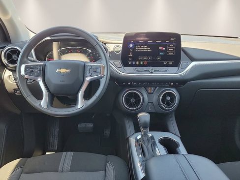 Used 2025 Chevrolet Blazer LT FWD image 9