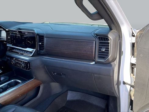 Used 2022 Chevrolet Silverado 1500 High Country w/ Z71 Off-Road Package AWD/4WD image 18