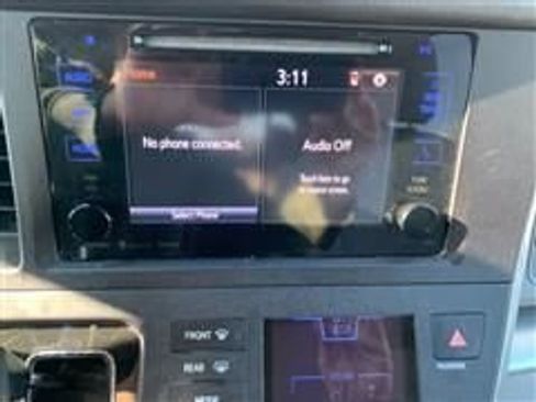 Used 2016 Toyota Sienna LE image 25