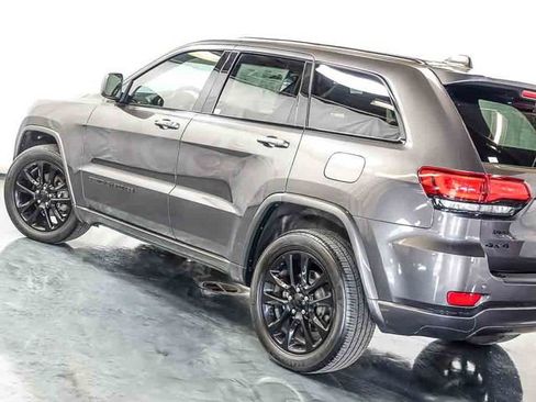 Used 2020 Jeep Grand Cherokee Altitude AWD/4WD image 11