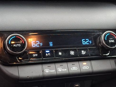 Certified 2025 Hyundai Elantra Sport FWD image 17