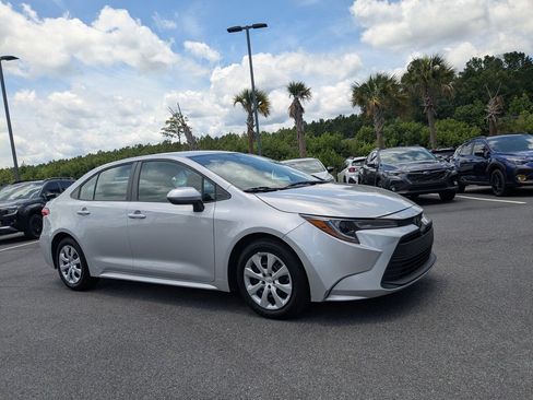 Used 2024 Toyota Corolla LE FWD image 2