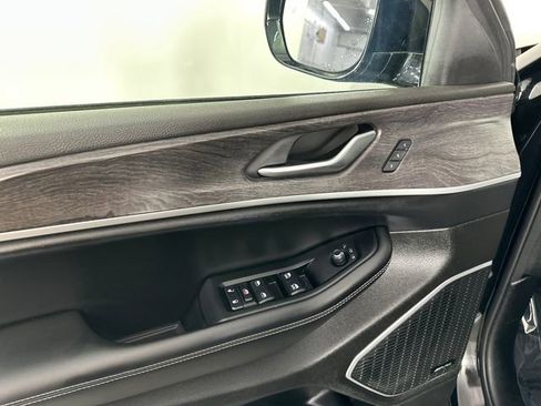 Used 2023 Jeep Grand Cherokee 4WD 4xe image 19