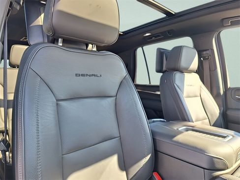 Used 2021 GMC Yukon Denali w/ Denali Ultimate Package image 32