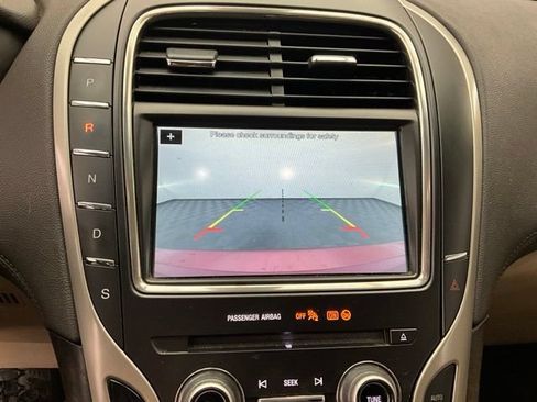 Used 2017 Lincoln MKX Select w/ Select Plus Package FWD image 3