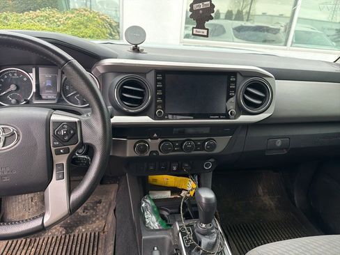 Used 2021 Toyota Tacoma SR5 AWD/4WD image 7