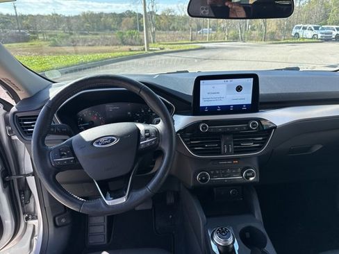 Used 2020 Ford Escape SEL image 11