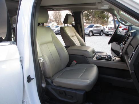 Used 2021 Ford Expedition XLT image 27