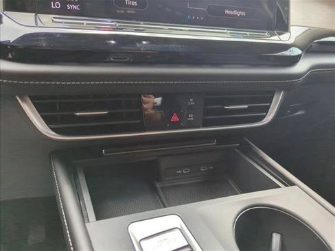 Used 2024 Volkswagen Atlas SE FWD image 14